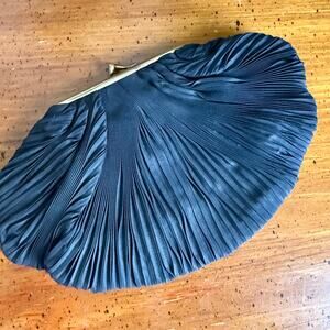 Vintage Black Satin Pleated Clutch Evening Bag Gold Tone Kiss Lock Formal Purse
